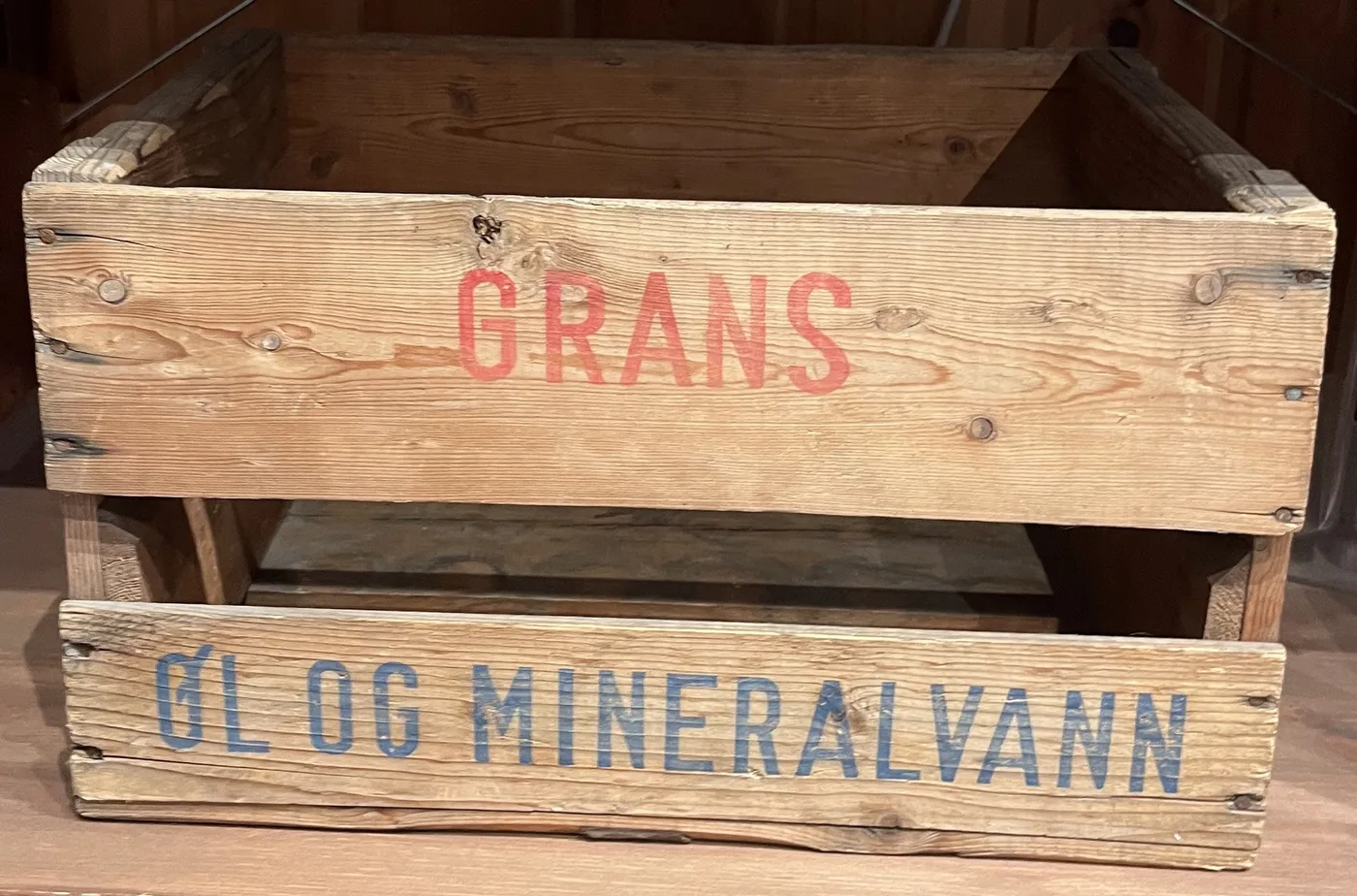 Gammel trekasse fra Grans øl og mineralvann